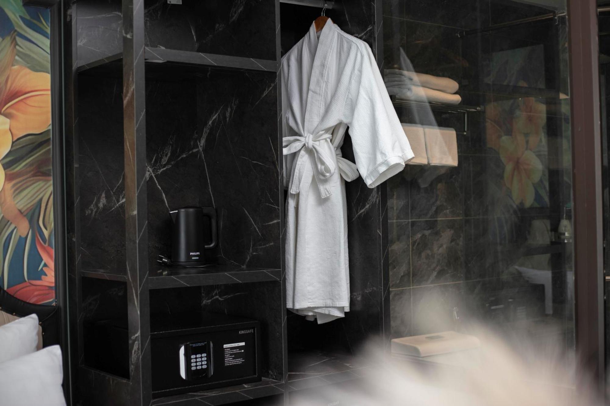 Madelise Amica Hotel And Travel Hanoi Exterior photo