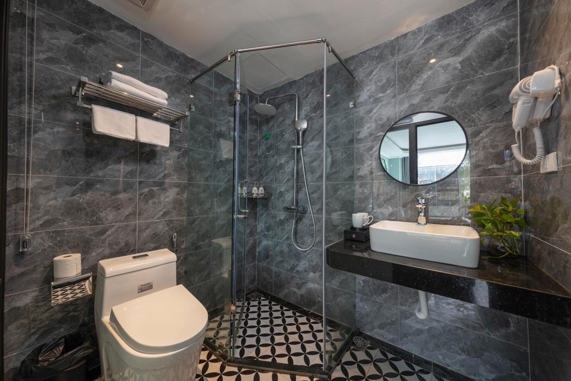 Madelise Amica Hotel And Travel Hanoi Room photo